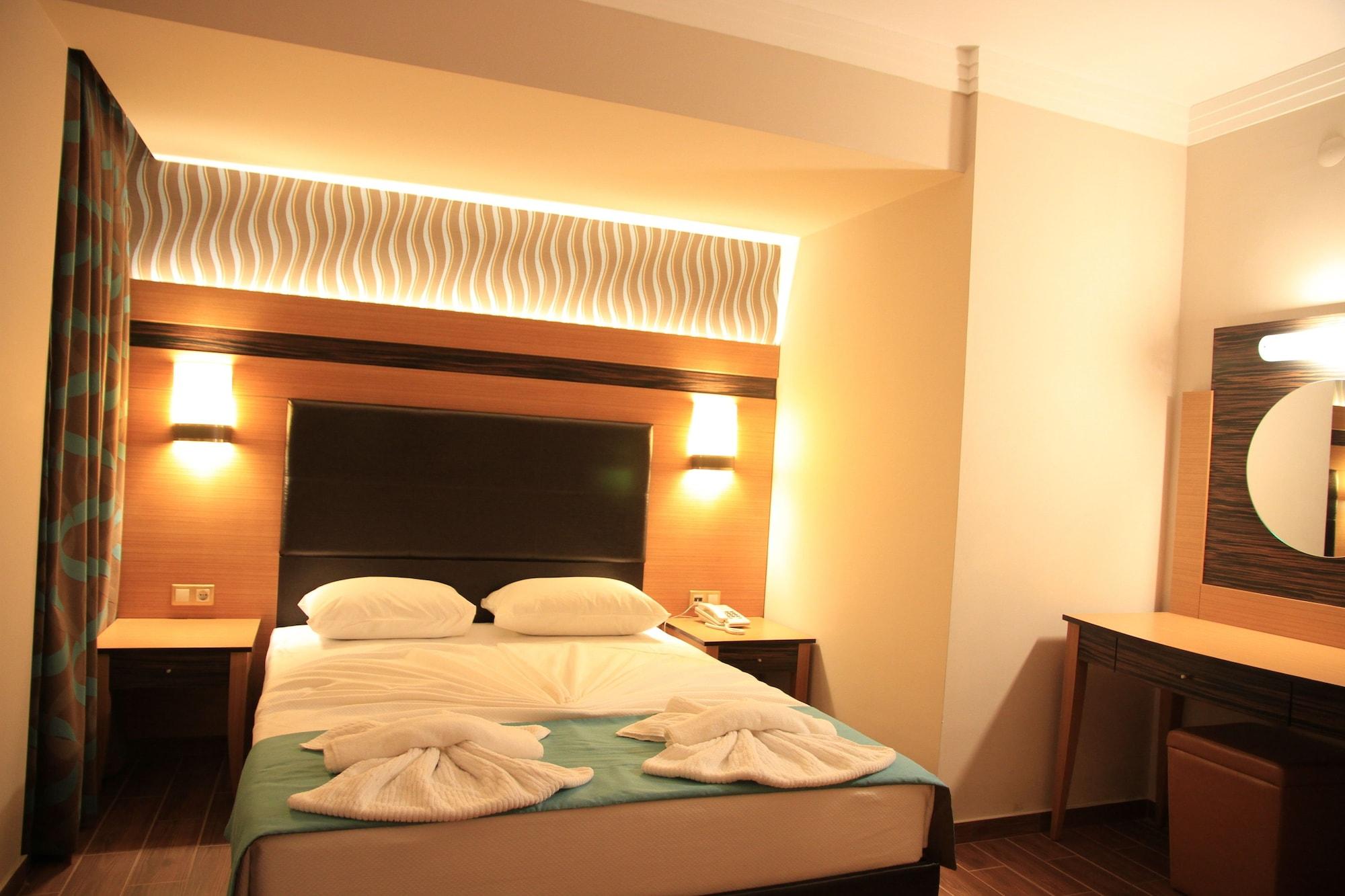 Club Alpina Hotel Marmaris Exterior foto