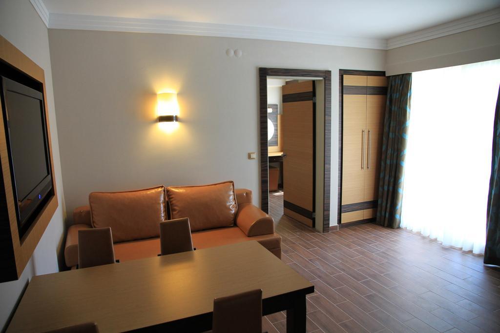 Club Alpina Hotel Marmaris Exterior foto