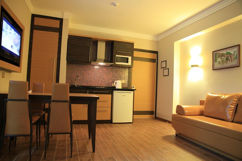 Club Alpina Hotel Marmaris Exterior foto