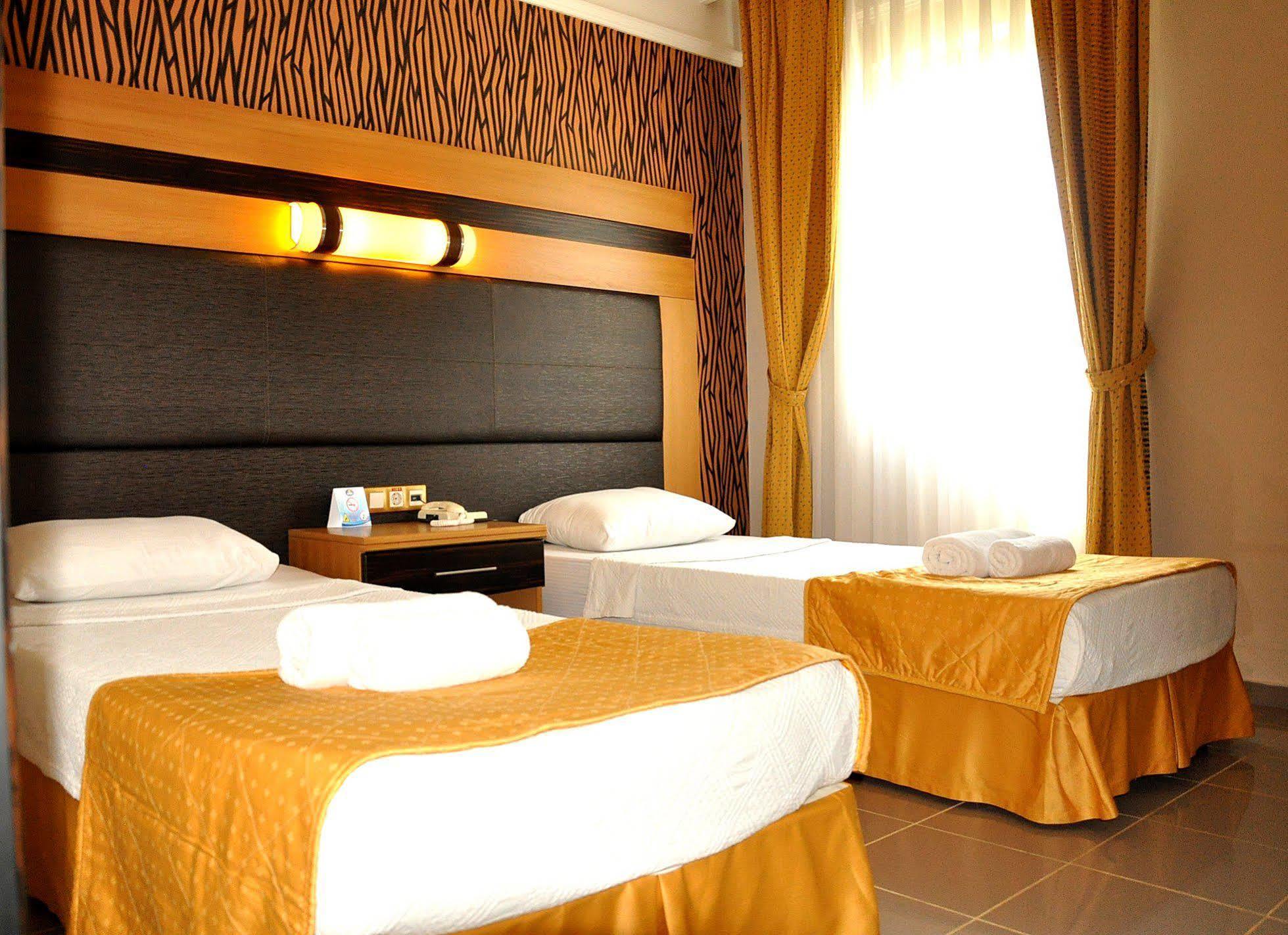 Club Alpina Hotel Marmaris Exterior foto